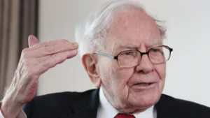 Warren Buffett's Berkshire Hathaway Sells More Apple Shares, Boosts Cash Reserves To Record High