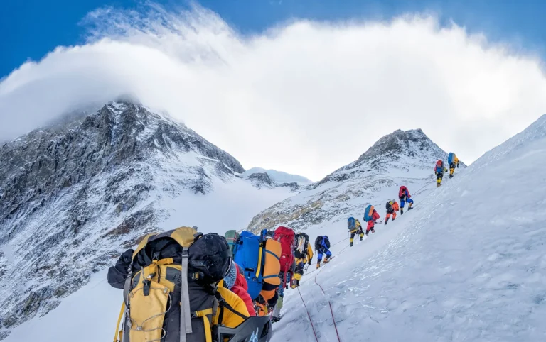How long does it take to climb mount Everest?