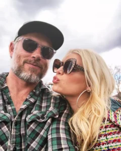Jessica Simpson seen with ex Eric Johnson at her sister’s Las Vegas concert after sparking reconciliation rumors