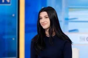 phoebe-gates-visits-claman-countdown-110814818