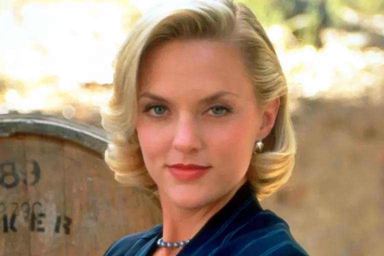 Elaine Hendrix Health Update Elaine Hendrix back on Dancing with the Stars