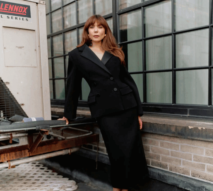 Elizabeth Olsen cloths