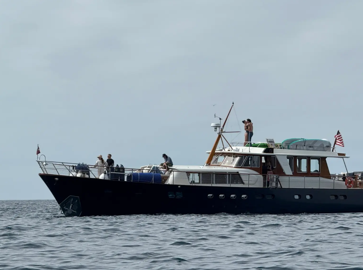 Katy Perry and Justin Trudeau Kissing on Yacht