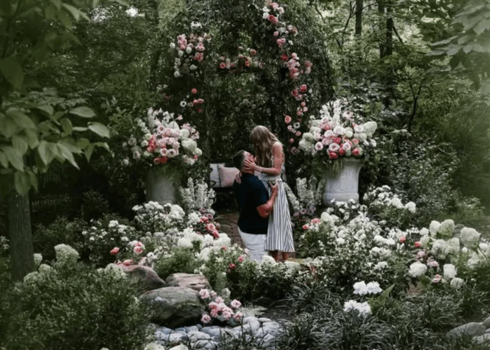 Taylor Swift Declares Love for Travis Kelce in New Song