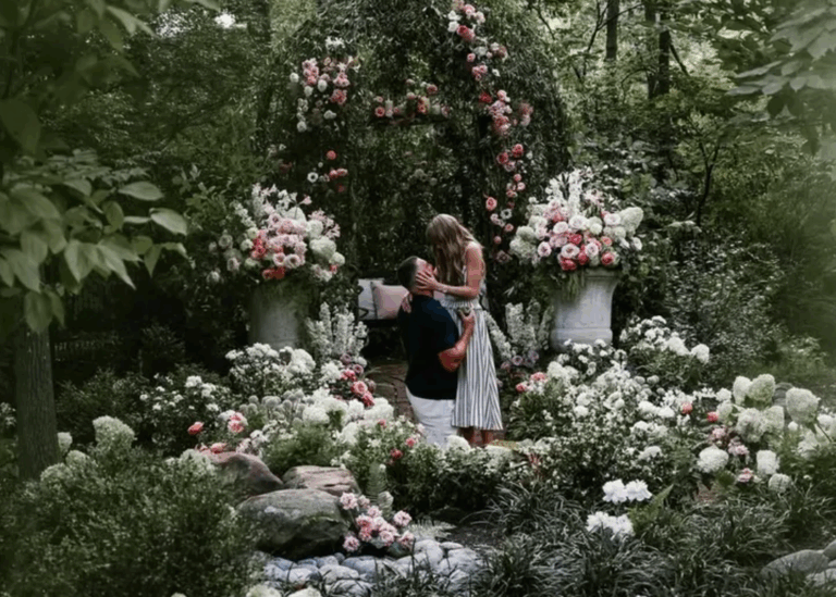 Travis Kelce letter to Taylor Swif Taylor Swift Declares Love for Travis Kelce in New Song