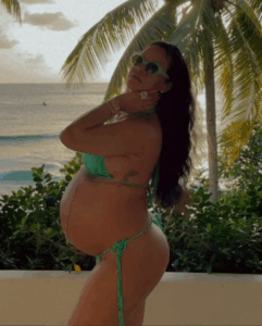Rihanna maternity photos