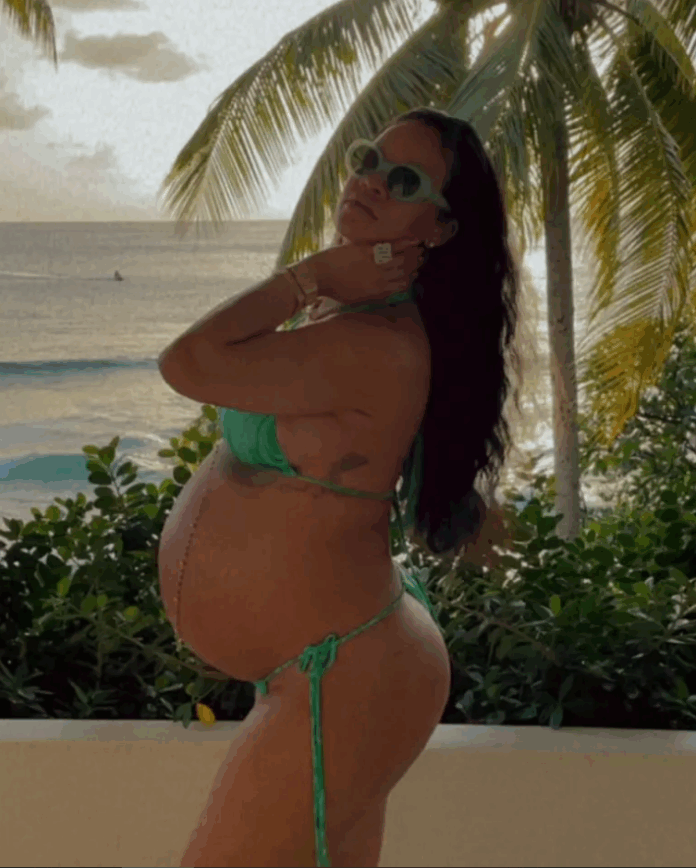 Rihanna maternity photos
