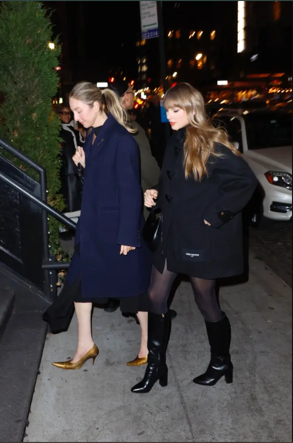 Taylor Swift and Este Haim
