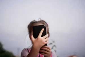 How Smartphones Affect Children Under 12 years