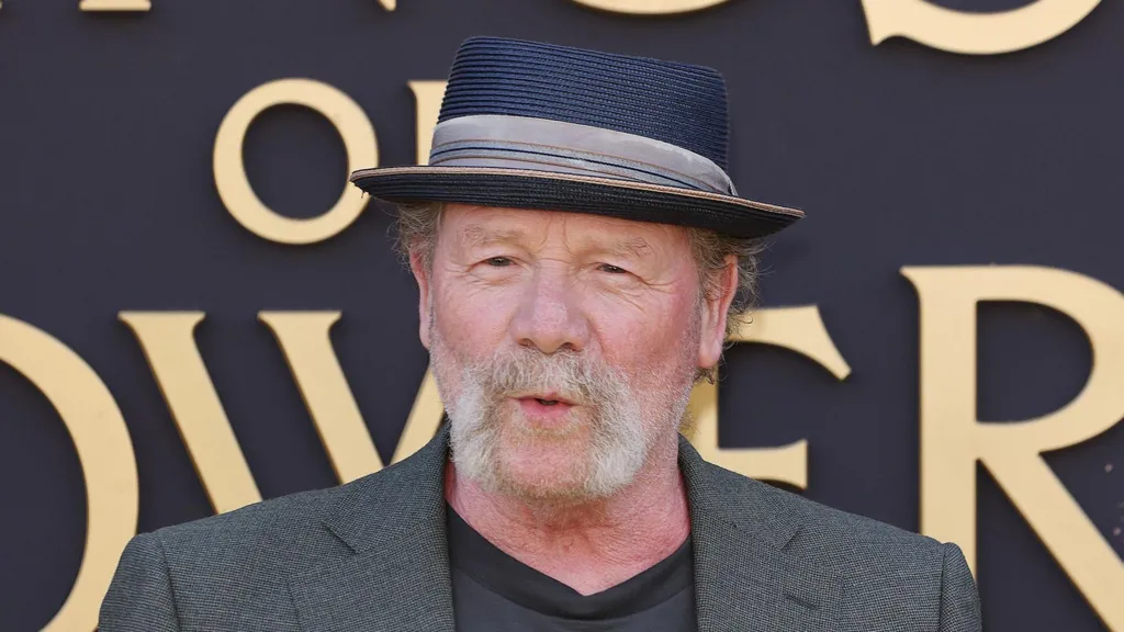 Actor Peter Mullan attacked after trying to stop assault