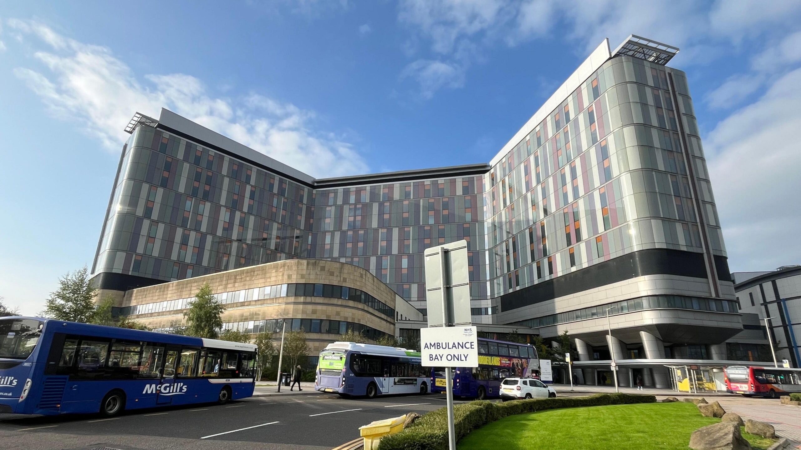Mould and Water Leaks Force Partial Closure of Queen Elizabeth University Hospital Cancer Ward Despite Safety Assurances